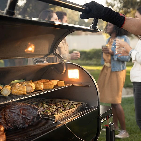 Weber Smoke Fire EPX4 Stealth Black Wood Pellet Grill - Image 2