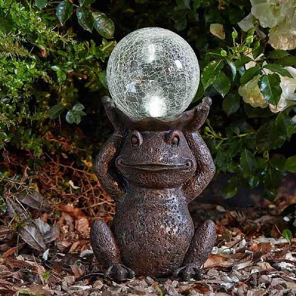 Smart Solar Gazing Frog Statue