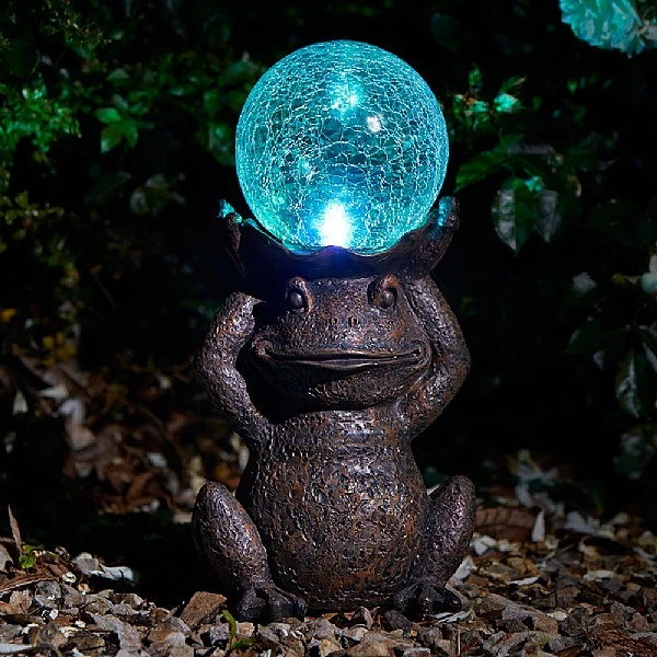 Smart Solar Gazing Frog Statue - Image 2