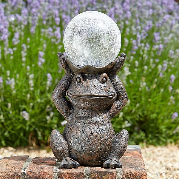 Smart Solar Gazing Frog Statue - Image 3